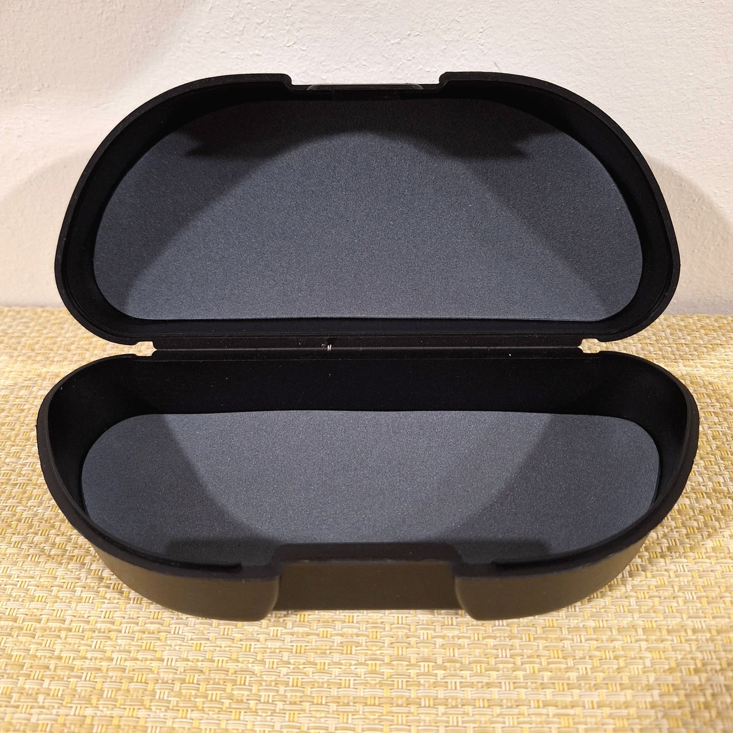 Sunglass protective case - Black